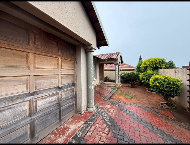 4 BEDROOM HOUSE FOR SALE IN TLHABANE WEST